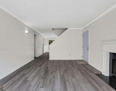 6308 E Windsor Lane - Photo Thumbnail 3