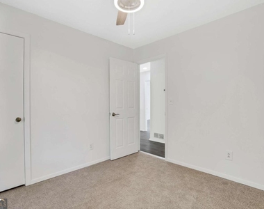 6308 E Windsor Lane - Photo Thumbnail 16