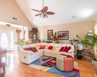109 Laketrail Drive - Photo Thumbnail 2