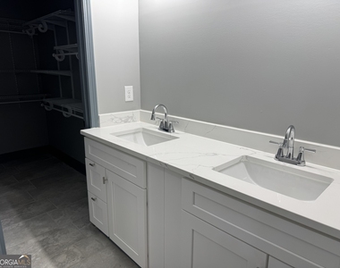 1555 W Poplar Street - Photo Thumbnail 4