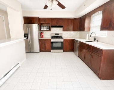 2484 Seymour Ave - Photo Thumbnail 2
