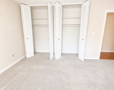2484 Seymour Ave - Photo Thumbnail 4