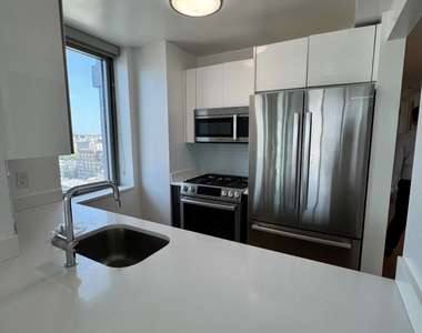  CENTER BLVD - LIC  - Photo Thumbnail 8