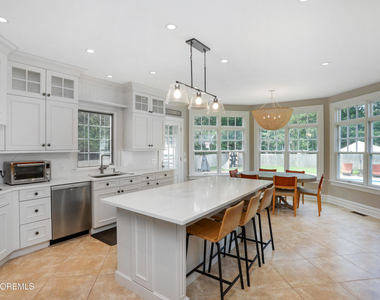 38 Vroom Avenue - Photo Thumbnail 4
