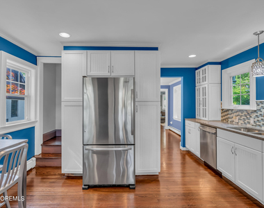 1318 Locust Drive - Photo Thumbnail 16