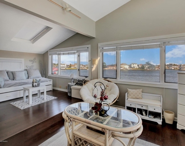 374 Aldo Drive - Photo Thumbnail 19