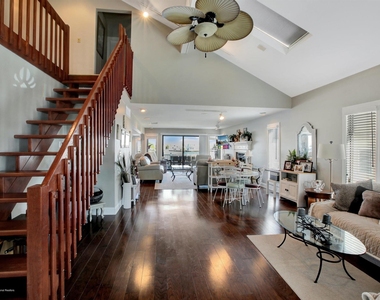 374 Aldo Drive - Photo Thumbnail 2