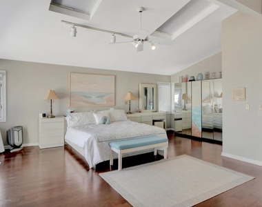374 Aldo Drive - Photo Thumbnail 17