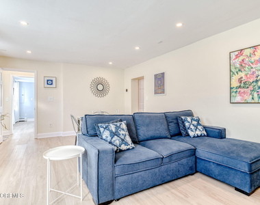 18 Abbott Avenue - Photo Thumbnail 1