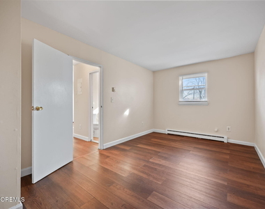 175 Buckelew Avenue - Photo Thumbnail 6