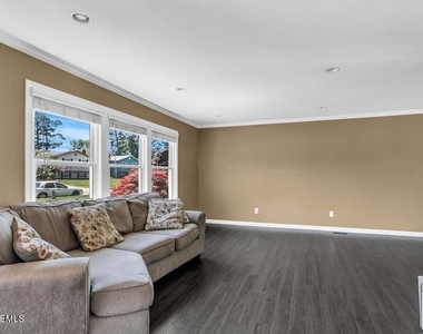 960 Green Hill Boulevard - Photo Thumbnail 26