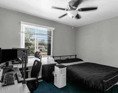 960 Green Hill Boulevard - Photo Thumbnail 6
