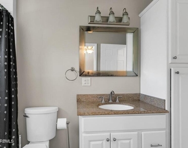 960 Green Hill Boulevard - Photo Thumbnail 11