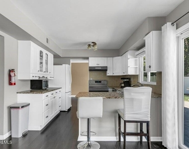 960 Green Hill Boulevard - Photo Thumbnail 31