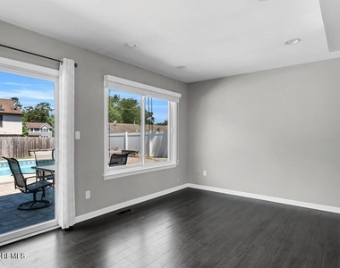 960 Green Hill Boulevard - Photo Thumbnail 33