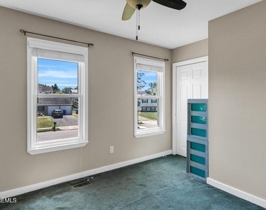 960 Green Hill Boulevard - Photo Thumbnail 7