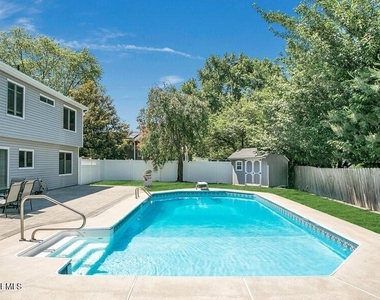 960 Green Hill Boulevard - Photo Thumbnail 18