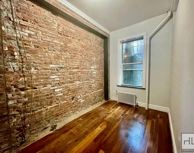 Hudson St - Photo Thumbnail 3