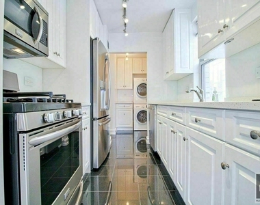 East 79 Street - Photo Thumbnail 2
