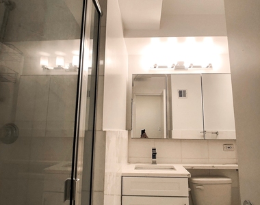 East 79 Street - Photo Thumbnail 3