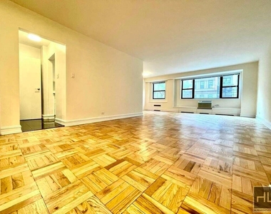 East 79 Street - Photo Thumbnail 1