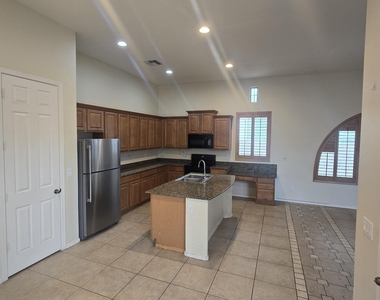 4039 N Park Street - Photo Thumbnail 18