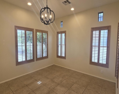 4039 N Park Street - Photo Thumbnail 4