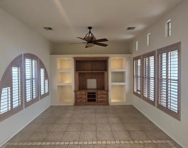 4039 N Park Street - Photo Thumbnail 20