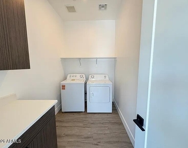 3622 N 38th Street - Photo Thumbnail 14