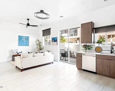 3622 N 38th Street - Photo Thumbnail 6