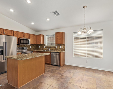 42346 W Sunland Drive - Photo Thumbnail 12