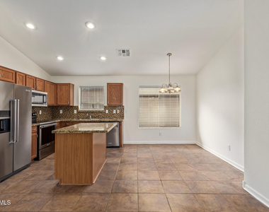 42346 W Sunland Drive - Photo Thumbnail 11