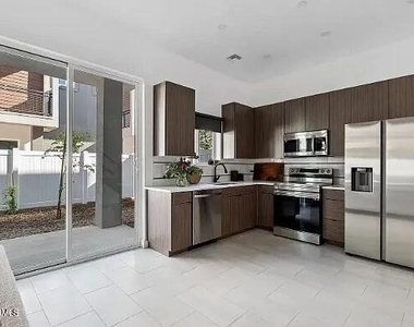 3622 N 38th Street - Photo Thumbnail 5