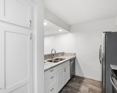 3314 N 68th Street - Photo Thumbnail 3