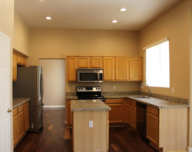 5435 W Buffalo Street - Photo Thumbnail 8