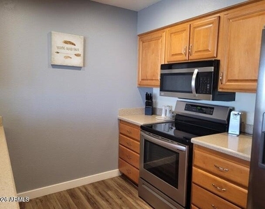 9702 W Campana Drive - Photo Thumbnail 4