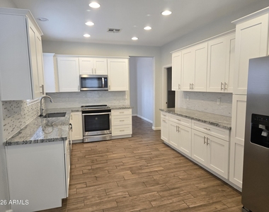 3525 W Twain Drive - Photo Thumbnail 19