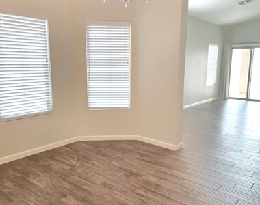 3525 W Twain Drive - Photo Thumbnail 14