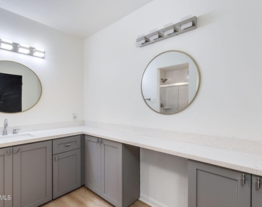 4950 N Miller Road - Photo Thumbnail 16