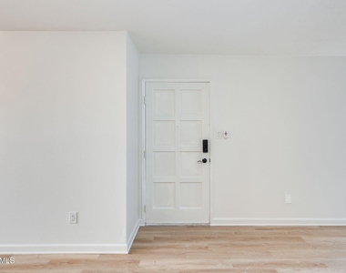 4950 N Miller Road - Photo Thumbnail 4