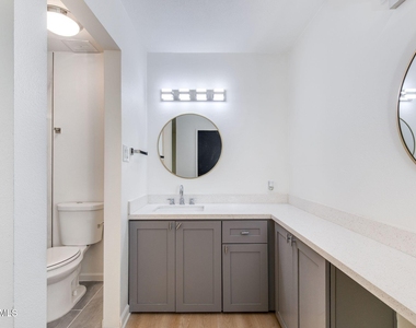 4950 N Miller Road - Photo Thumbnail 17