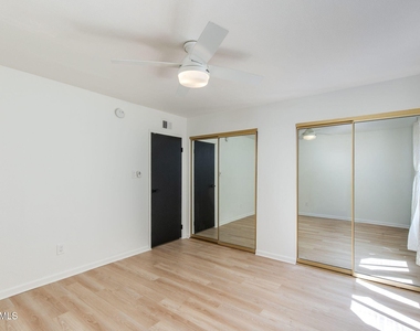 4950 N Miller Road - Photo Thumbnail 21