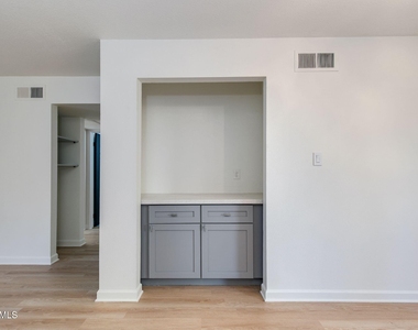 4950 N Miller Road - Photo Thumbnail 12