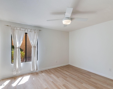 4950 N Miller Road - Photo Thumbnail 20