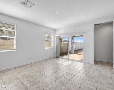 38125 W Excussare Way - Photo Thumbnail 2