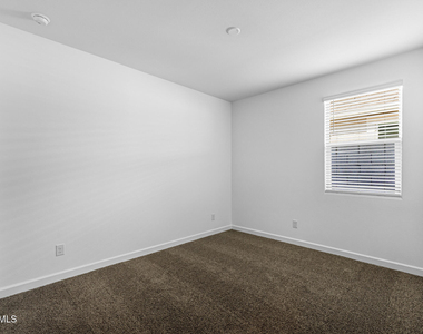 38125 W Excussare Way - Photo Thumbnail 14