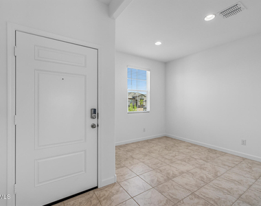 38125 W Excussare Way - Photo Thumbnail 15