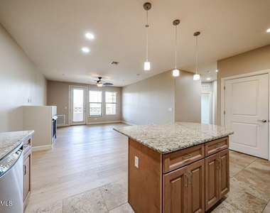 7291 N Scottsdale Road - Photo Thumbnail 10