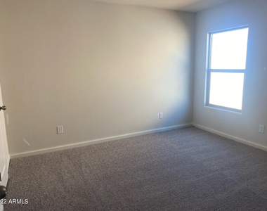 2052 E Velvet Place - Photo Thumbnail 8