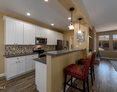 15221 N Clubgate Drive - Photo Thumbnail 5